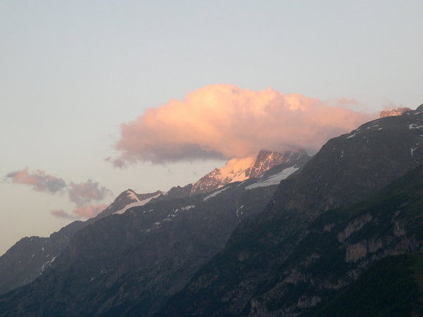 Le Grand pic de la Meije joue à cache-cache