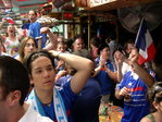 C'est la folie dans le bar El Zaz