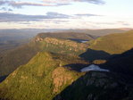 Le pic du Brûlé (790 m) vu du pic de l'Aube