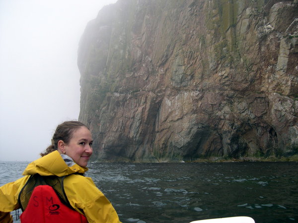 En Kayak de mer dans le brouillard