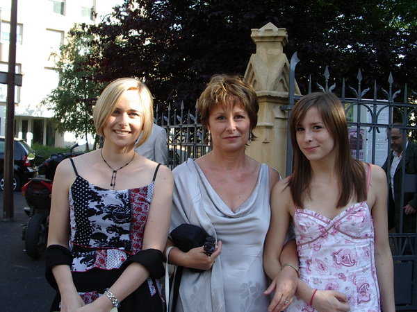 Mme Wyporski et ses deux filles, Emilie et Anne-Laure