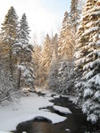 La piste 13 longe la rivière et c'est très joli